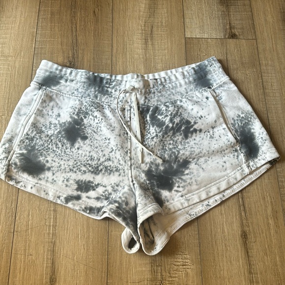 Lululemon Shorts - Picture 1 of 4